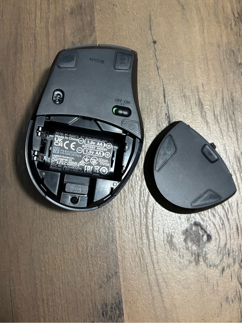 {Logitech} Wireless Computer Mouse - Picture 2 of 3